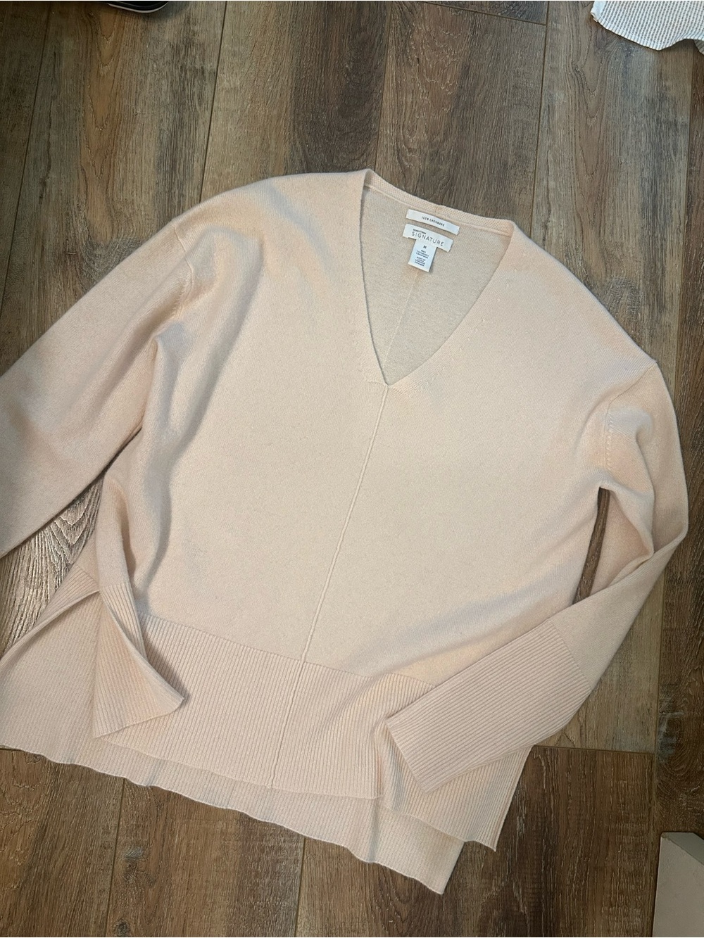 Nordstrom Soft pink 100% Cashmere V-Neck sweater M women’s